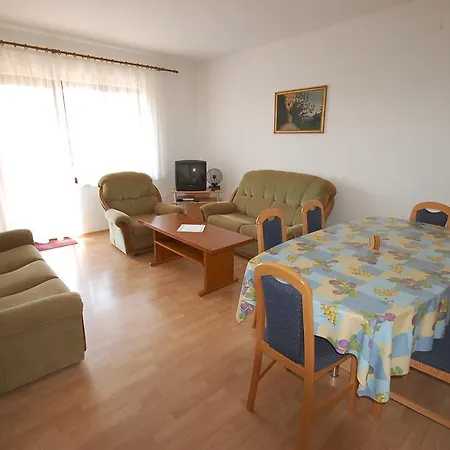 Djuka By El-pi Tours *